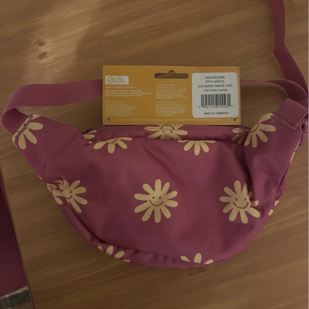Jansport beltbag-Yellow smiley face Florals
adjustable w/ 2 zippered sections - Picture 14 of 14